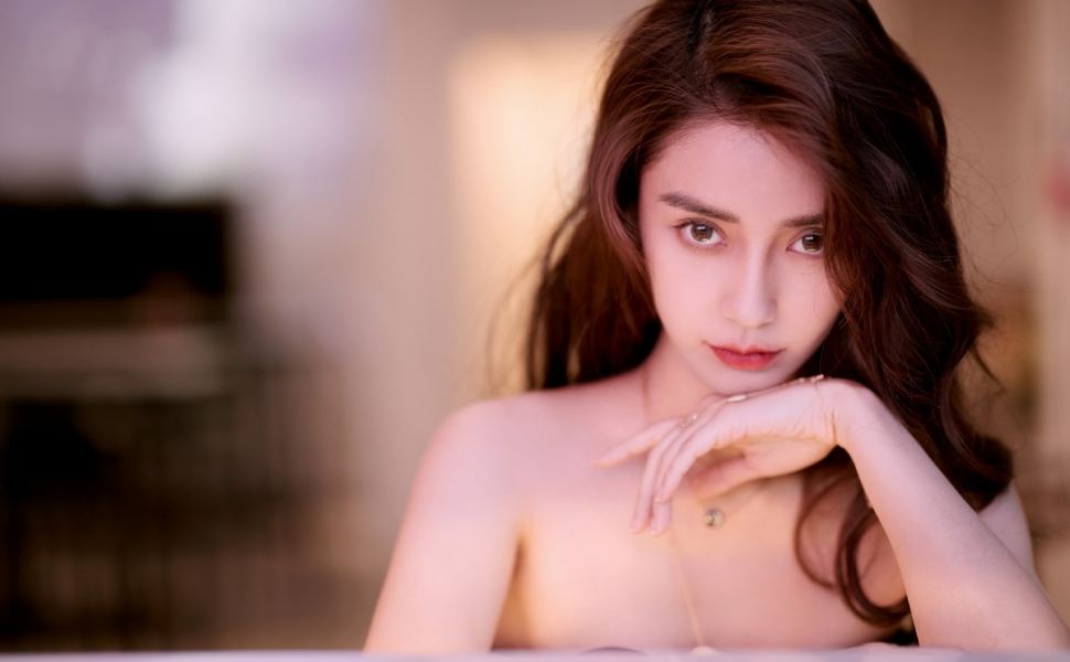 瑜伽裤大嫂被小叔彻底征服，从后入到口爆全程直呼爸爸，高潮后主动要求吞精！