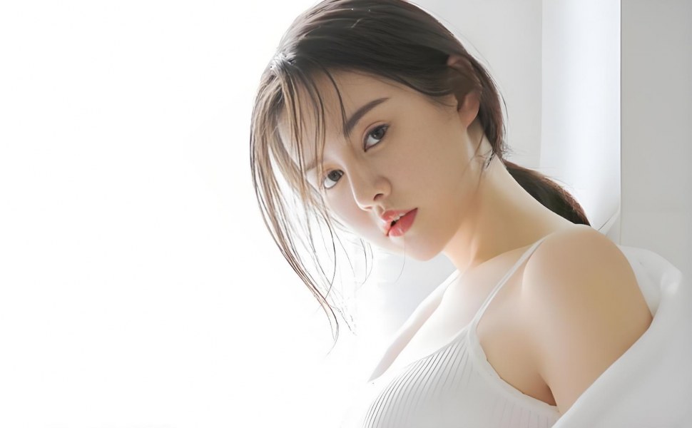 妹妹的异常装扮引发好奇：尾巴和口罩里的秘密