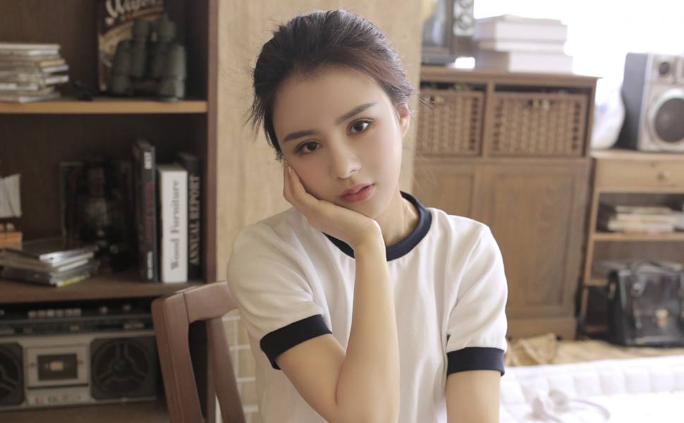 嫂子探店loft民宿，黑丝巨乳无套中出内射实录，姨妈前饥渴难耐！