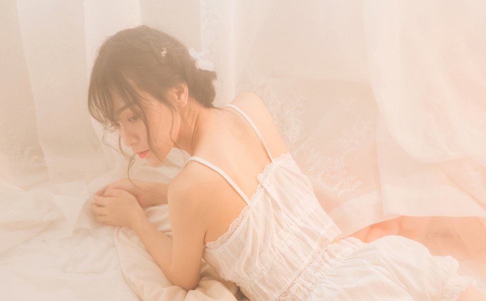 广西嫩妹直播间尺度全开，粉嫩私密部位大放送，观众直呼过瘾