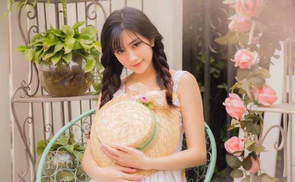 湖南女大学生刘怡婷清纯外表下的反差私密视频流出：从乖乖女到欲望的解放者？编辑深度解析