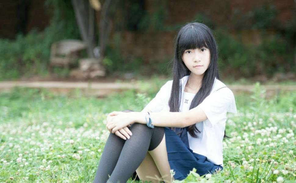 象牙塔外的盲区：女大学生与巨型假体的尴尬邂逅