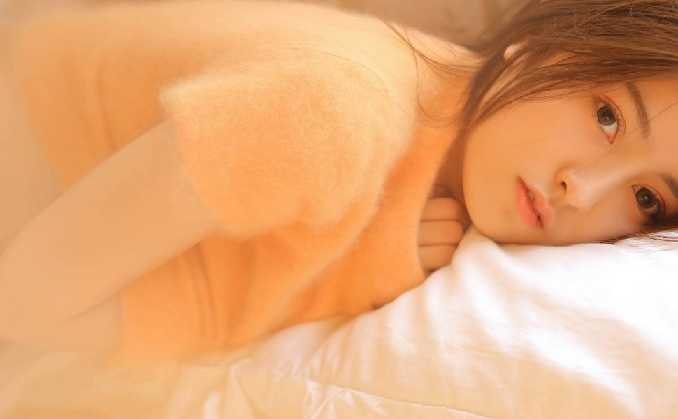 外甥狂干风韵小姨：熟女黑丝诱惑下的乱伦悲歌，舔脚服务堪比专业扫地机！