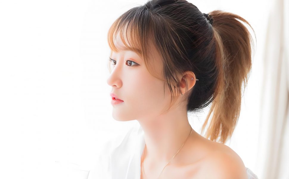 丈夫出差期间少妇独居自慰遭侄子偷拍，多张私密照片流出